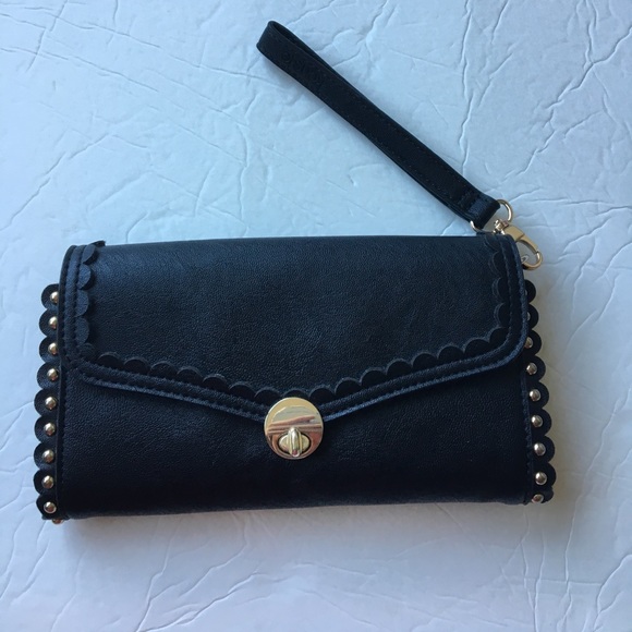 Kensie Scallop Edge Crossbody Clutch - Picture 2 of 6